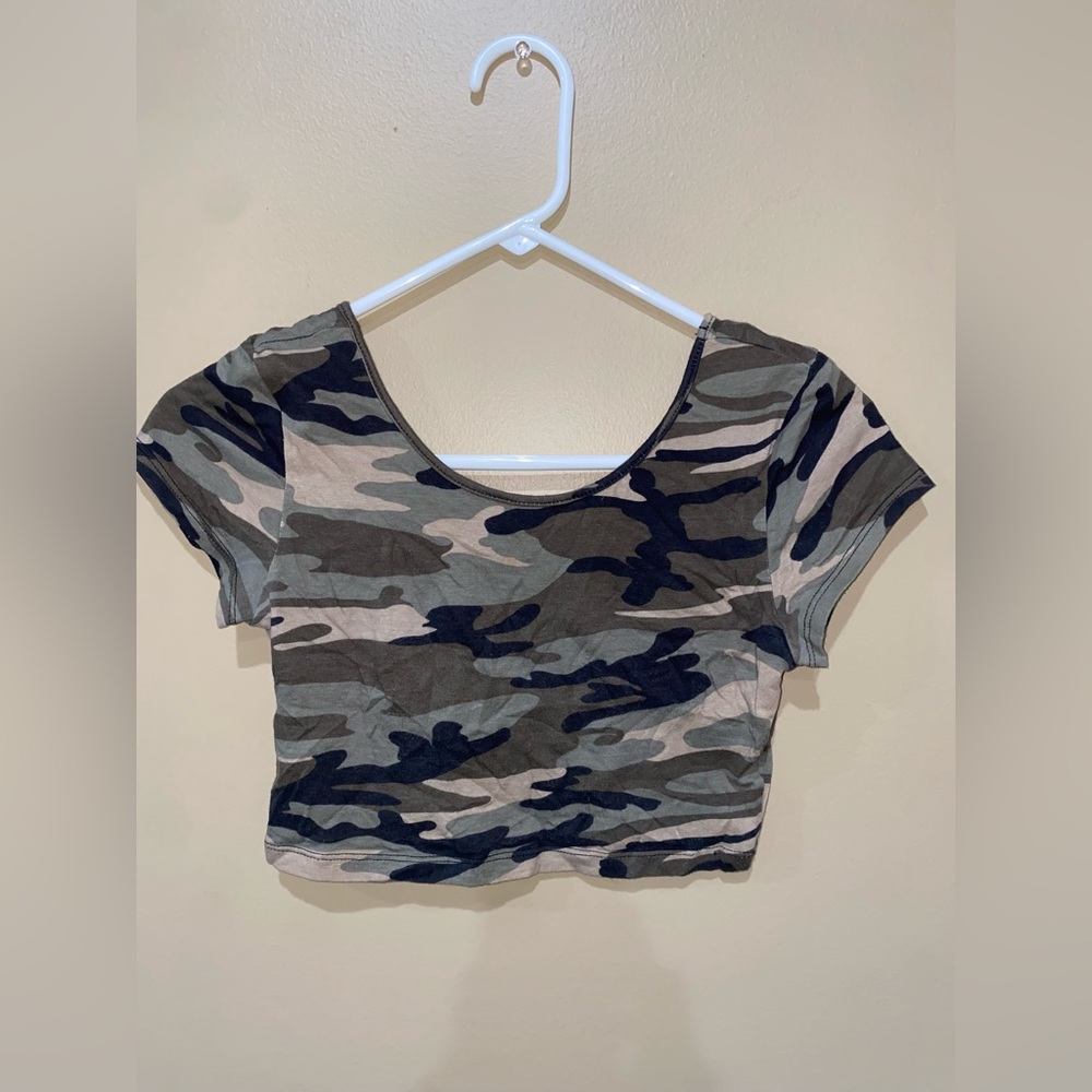 Medium cropped army style top